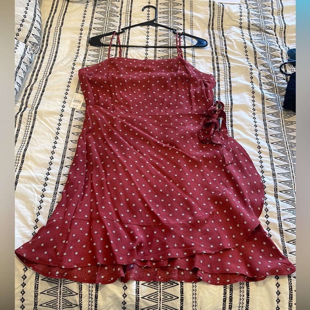 Red floral dress. Never worn tags attached. Size M.